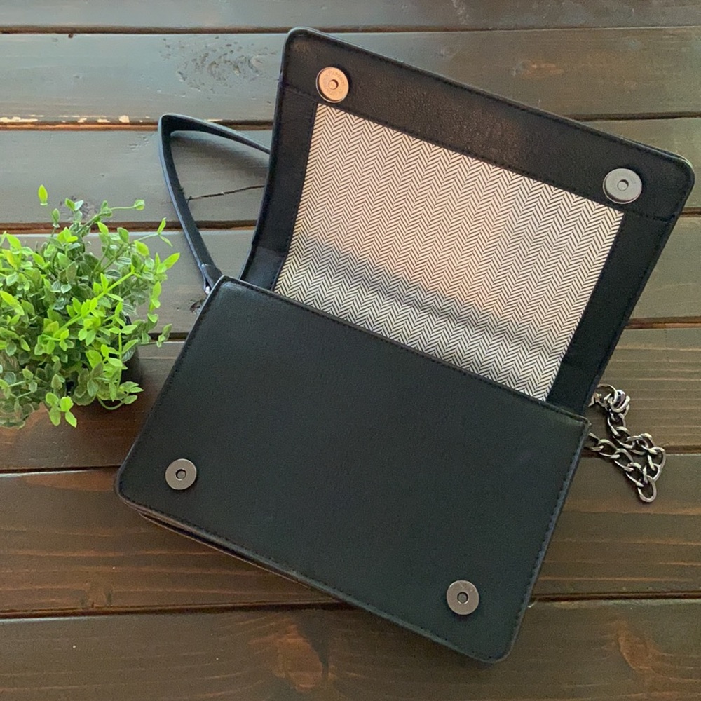 DSW Chevron Fringe Clutch Crossbody Purse Black - Picture 6 of 7